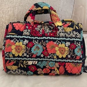 Vera Bradley hanging zippered makeup bag